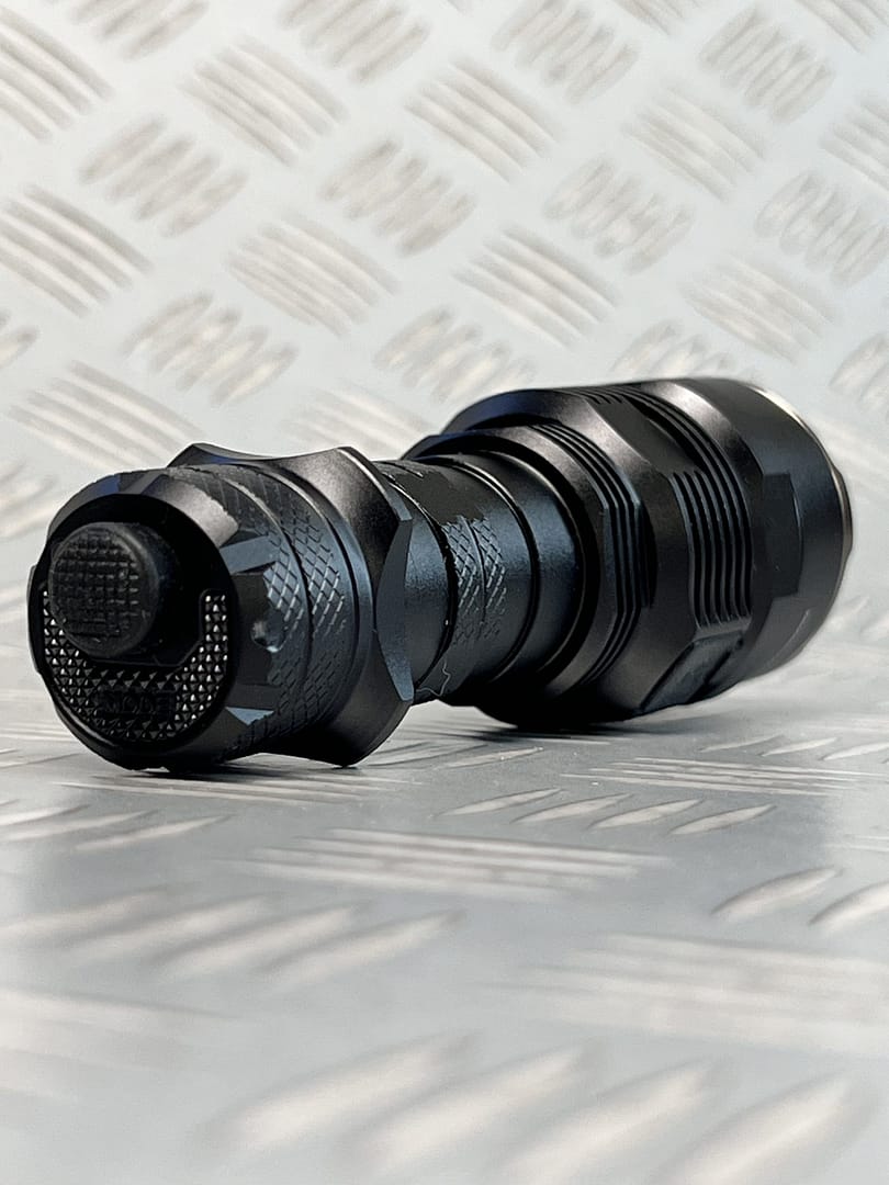 Lampe Torche Tactique Nitecore TM9K Tactique 9800 Lumens rechargeable USB-C