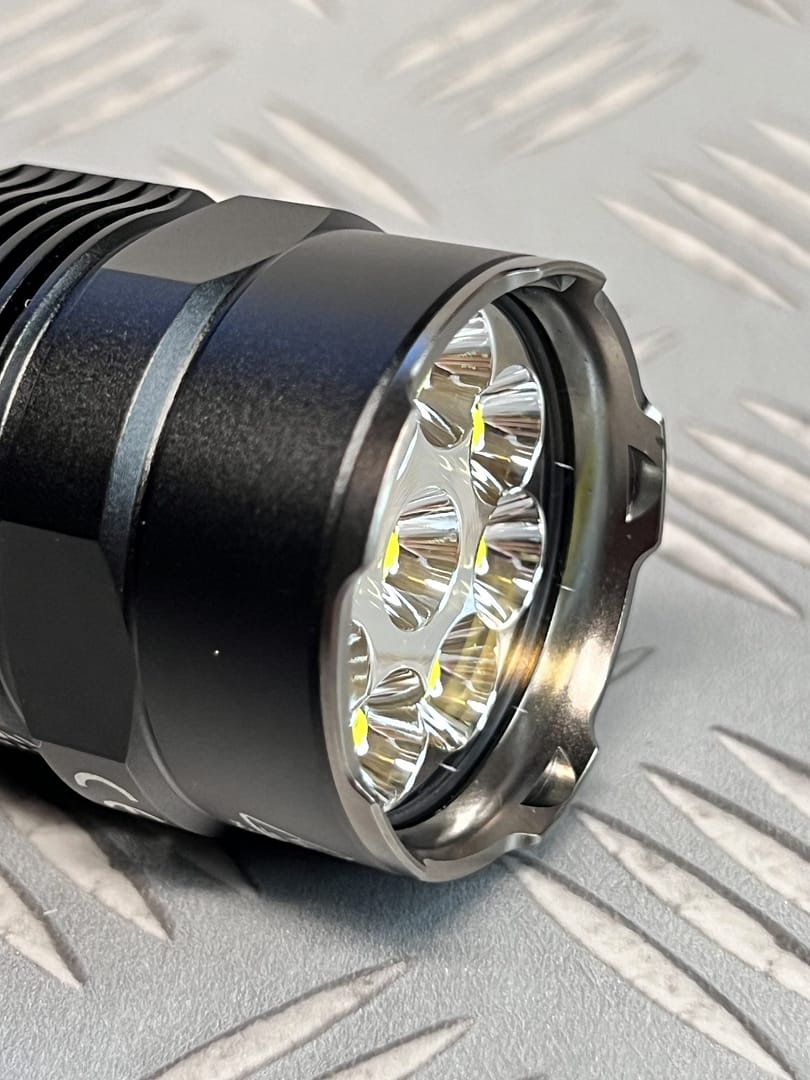 Lampe Torche Tactique Nitecore TM9K Tactique 9800 Lumens rechargeable USB-C