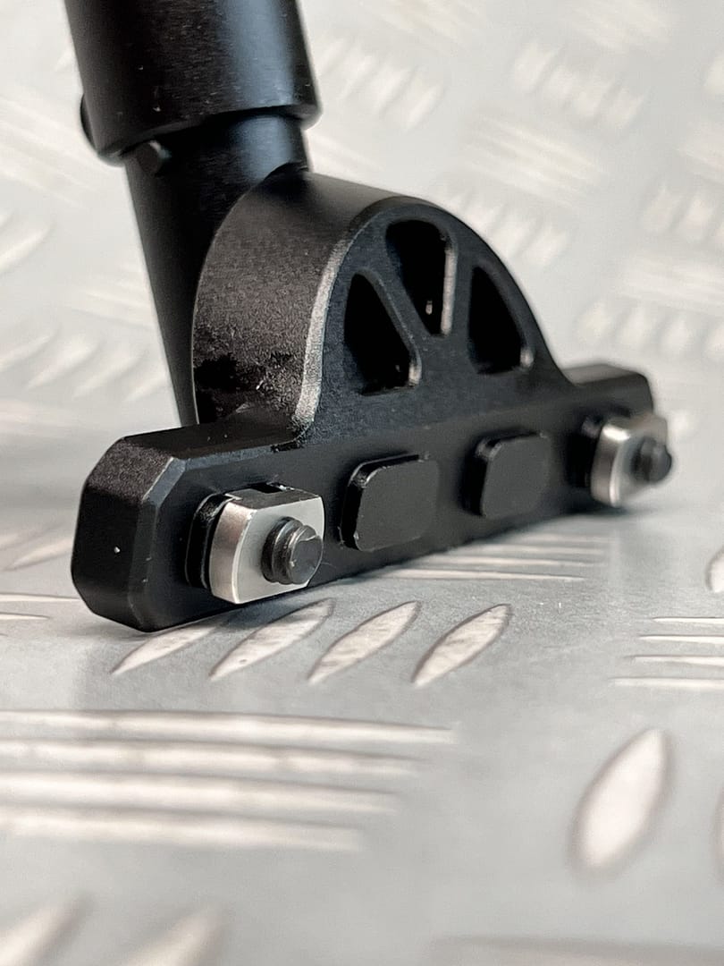 BIPIED À PIEDS INDÉPENDANTS